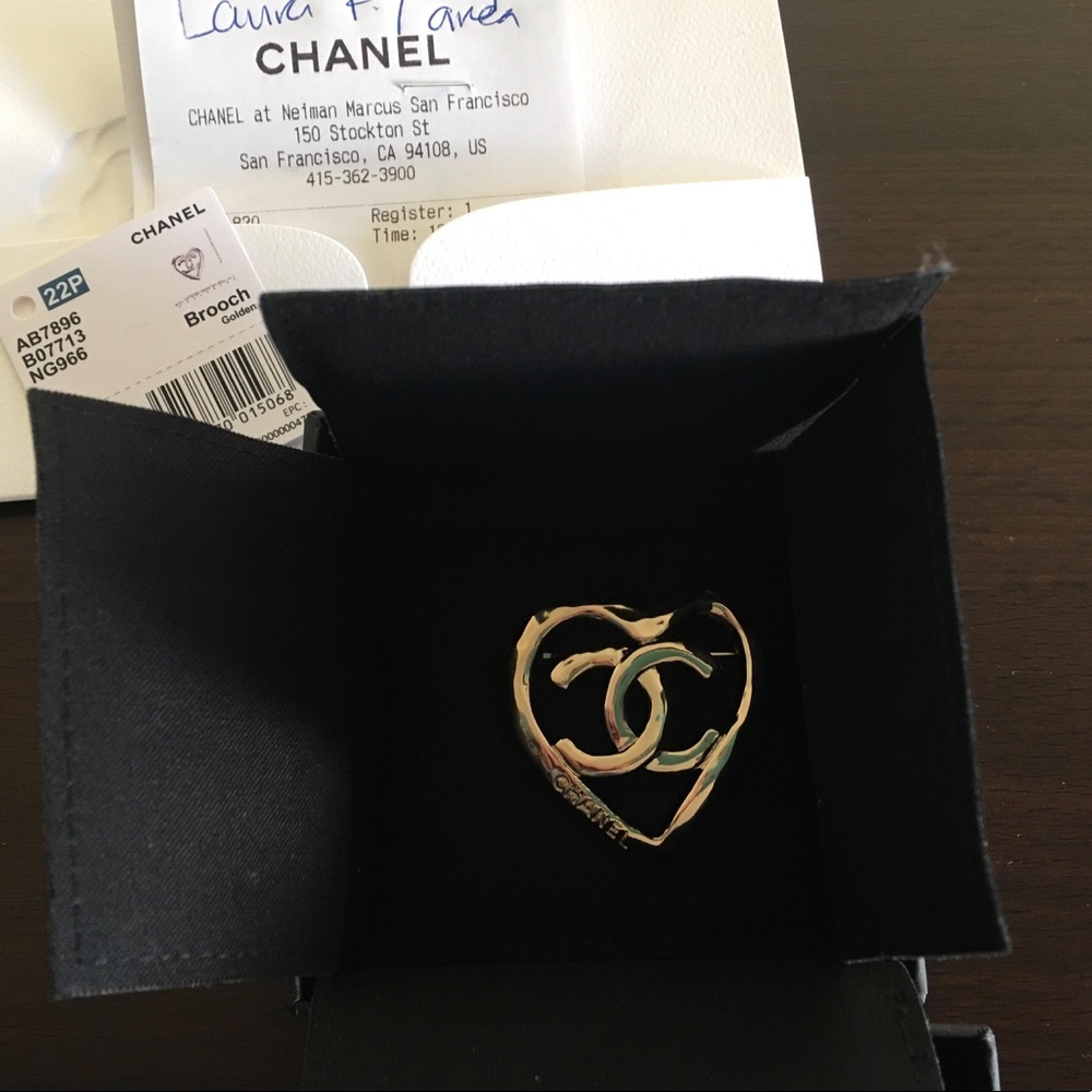 SOLD 💕 22P Chanel Heart Brooch